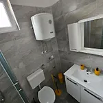 Acroa Apartment *